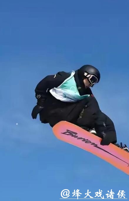 苏翊鸣朱易冰雪赛场拼命扛伤痛，学业上清华北大同样抢眼，质疑声中靠坚持打脸网友