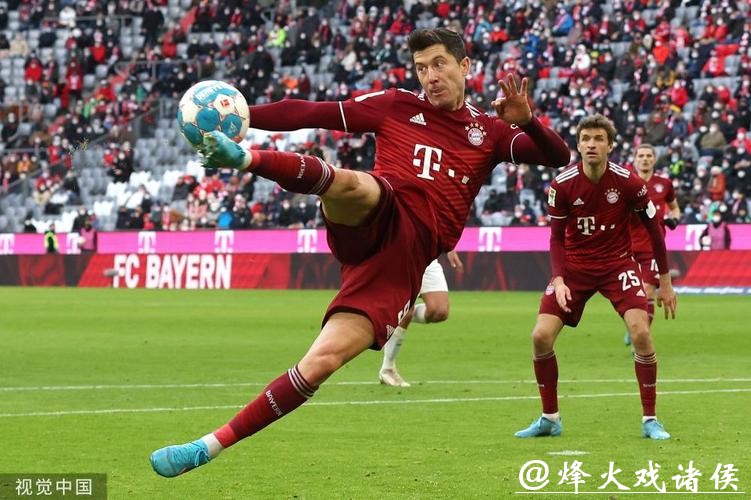 德国杯-莱万两球穆勒传射建功 拜仁险胜进八强